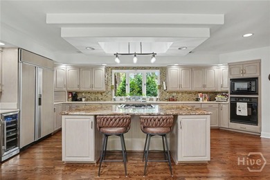 Exceptional privacy and an unbeatable location in Oakridge at - photo 15