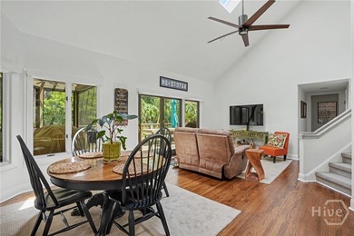 Exceptional privacy and an unbeatable location in Oakridge at - photo 16