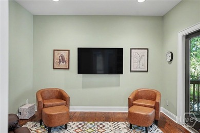Exceptional privacy and an unbeatable location in Oakridge at - photo 18