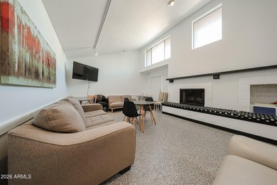 Remodeled top-floor 2 bed, 2 bath condo in the heart of Old Town