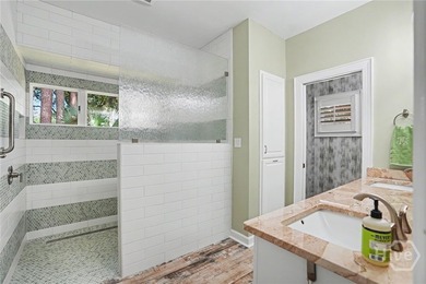 Exceptional privacy and an unbeatable location in Oakridge at - photo 22
