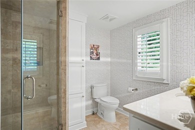 Exceptional privacy and an unbeatable location in Oakridge at - photo 26