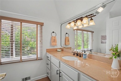 Exceptional privacy and an unbeatable location in Oakridge at - photo 30