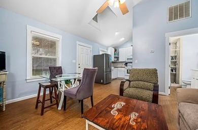 Charming 2-bedroom, 1-bath cottage in the desirable Copano - photo 4