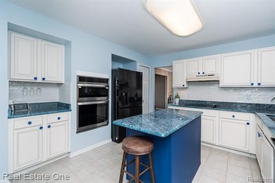 DON'T MAKE A MOVE WITHOUT experiencing lakefront living at its - photo 11