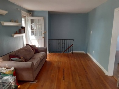 Welcome to this bright and spacious 2-bedroom upper floor - photo 3