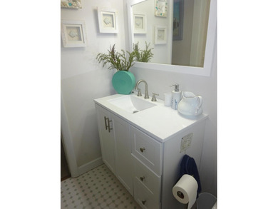 Beautifully updated, 1 story villa type condo. Located in a very - photo 11
