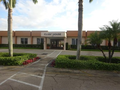 Beautifully updated, 1 story villa type condo. Located in a very - photo 16