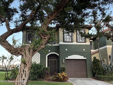 Resort style living in this 4 bedroom, 3.5 bath waterfront - photo 2