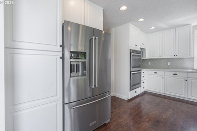 4 bed, 2.5-bath home offering 2,386 sq ft of thoughtfully - photo 7