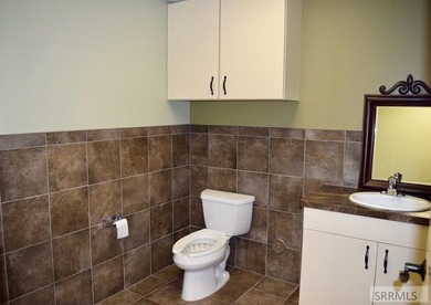 PRIME LOCATION! SPACIOUS! The Building is Located in a busy - photo 24