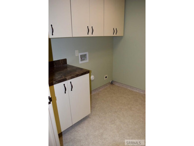 PRIME LOCATION! SPACIOUS! The Building is Located in a busy - photo 31