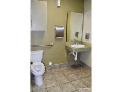 PRIME LOCATION! SPACIOUS! The Building is Located in a busy - photo 36