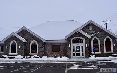 PRIME LOCATION! SPACIOUS! The Building is Located in a busy - photo 37
