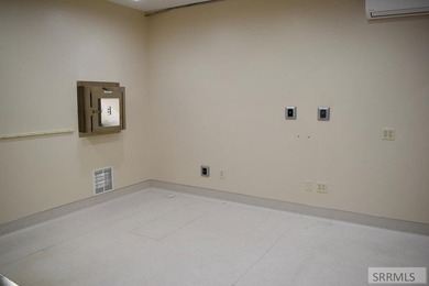 PRIME LOCATION! SPACIOUS! The Building is Located in a busy - photo 46