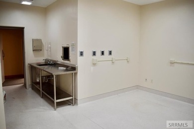 PRIME LOCATION! SPACIOUS! The Building is Located in a busy - photo 47