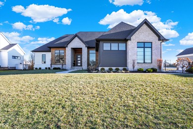 (private lake, pond, creek) Home For Sale in Zionsville Indiana