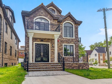 This exquisite corner-lot residence in prime Bayside features a - photo 2