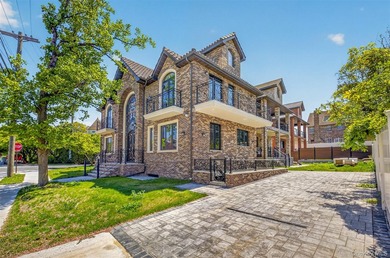 This exquisite corner-lot residence in prime Bayside features a - photo 5