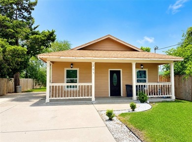 Great opportunity in an unbeatable location! Built in 2021! This - photo 1