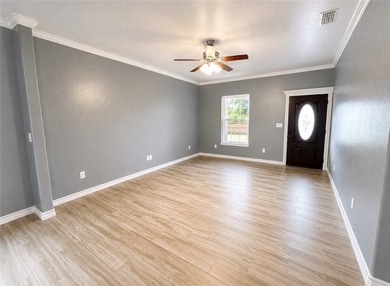 Great opportunity in an unbeatable location! Built in 2021! This - photo 2