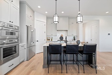 Welcome to The Alder at Valor, where modern design meets the - photo 8