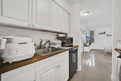 Welcome to your urban oasis at Boynton Landings! This 2-bed - photo 13