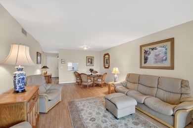 Village Royale on the Green Unit 4020: Enjoy top-floor privacy - photo 15