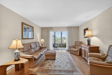 Village Royale on the Green Unit 4020: Enjoy top-floor privacy - photo 17