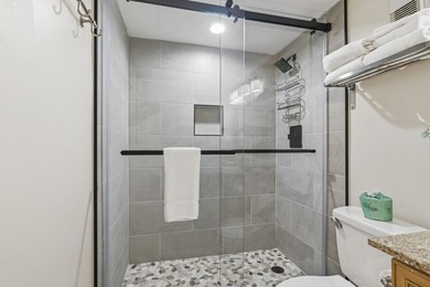 Fully furnished, high-floor oceanfront three-bedroom - photo 20