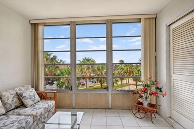 Village Royale on the Green Unit 4020: Enjoy top-floor privacy - photo 22