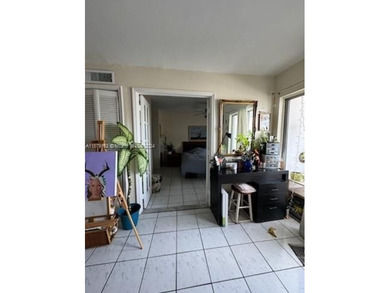North Beach 1 bedroom with open kitchen, Private balcony that