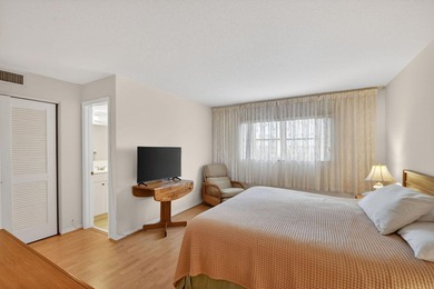 Village Royale on the Green Unit 4020: Enjoy top-floor privacy - photo 31