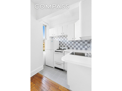 Soaring beamed ceilings over 9 feet high fill this expansive - photo 3