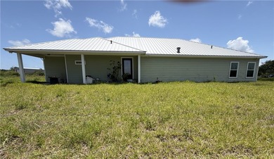 Discover the potential of this spacious 4-bedroom, 4-bath home - photo 1