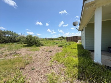 Discover the potential of this spacious 4-bedroom, 4-bath home - photo 3