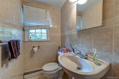 Opportunity to make this charming Halesite home your own. Tucked - photo 14