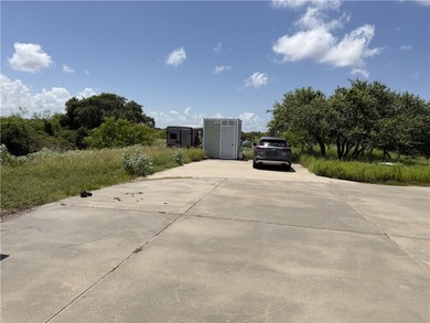 Discover the potential of this spacious 4-bedroom, 4-bath home - photo 5