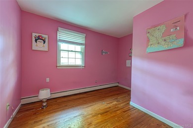Opportunity to make this charming Halesite home your own. Tucked - photo 16