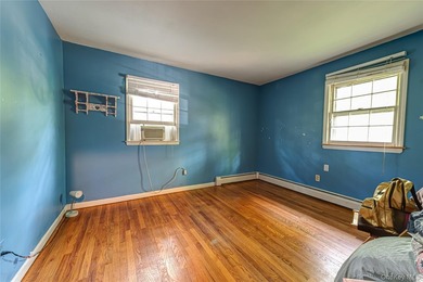 Opportunity to make this charming Halesite home your own. Tucked - photo 18