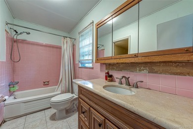 Opportunity to make this charming Halesite home your own. Tucked - photo 20