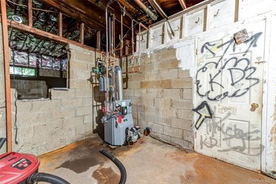 Opportunity to make this charming Halesite home your own. Tucked - photo 21