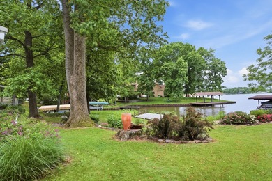 Life is better on Lake Mattoon! This 2 bedroom cozy cabin on the - photo 22