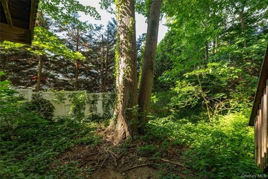 Opportunity to make this charming Halesite home your own. Tucked - photo 23