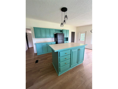 This beautiful 3 bedroom, 2 bath move in ready home is located - photo 8