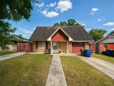 Investor special with plenty of potential. This 3 bedroom, 1 - photo 1