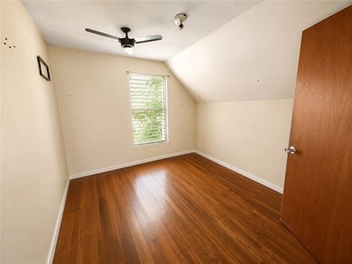Investor special with plenty of potential. This 3 bedroom, 1 - photo 6