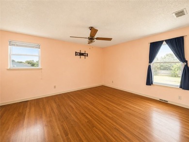 Investor special with plenty of potential. This 3 bedroom, 1 - photo 9