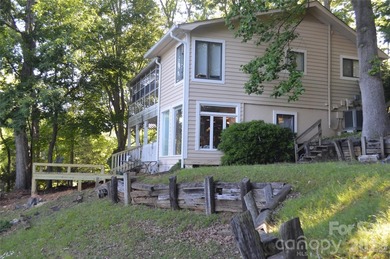 Rare opportunity to own a stunning main channel Lake Wylie - photo 4