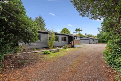 Siuslaw River Home For Sale in Florence Oregon